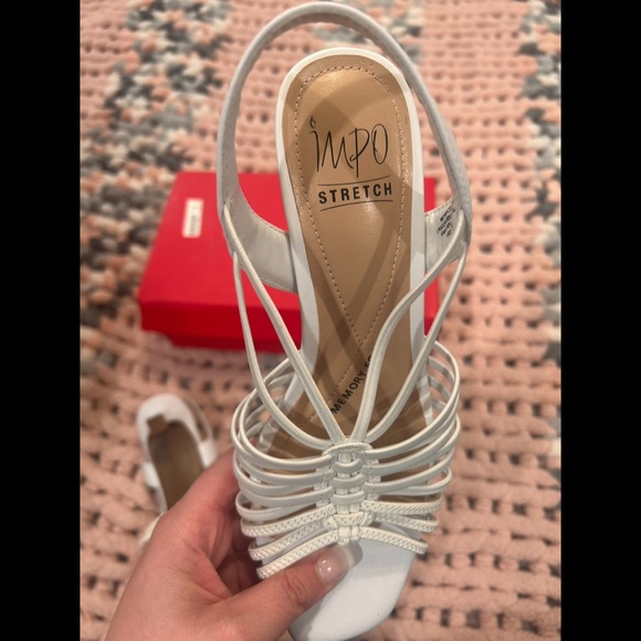 Size 8.5 Kelly and Katie white sandal memory foam stretch - Picture 7 of 7